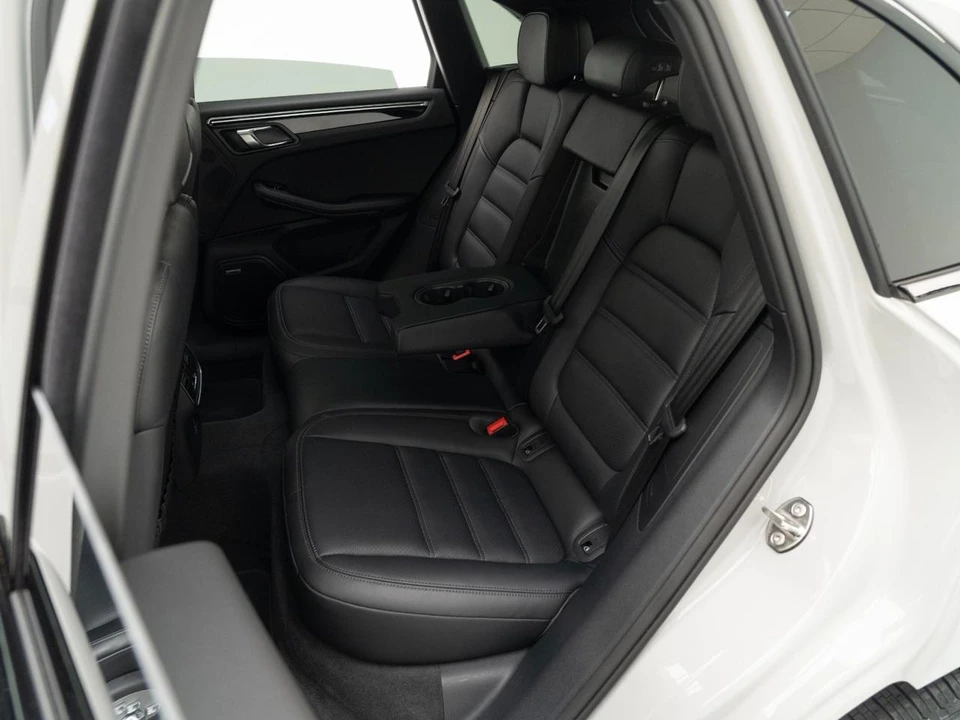 2026 Porsche Macan - Image 27 of 28