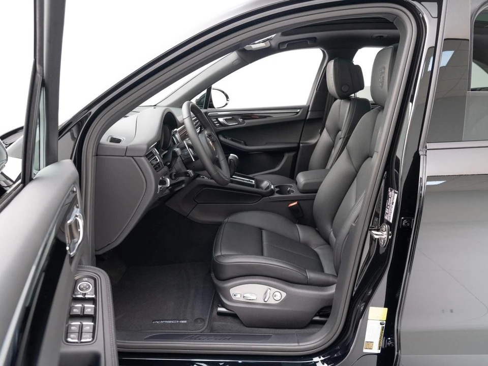2026 Porsche Macan - Image 17 of 28