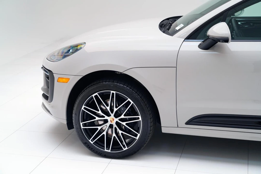 2026 Porsche Macan - Image 11 of 28
