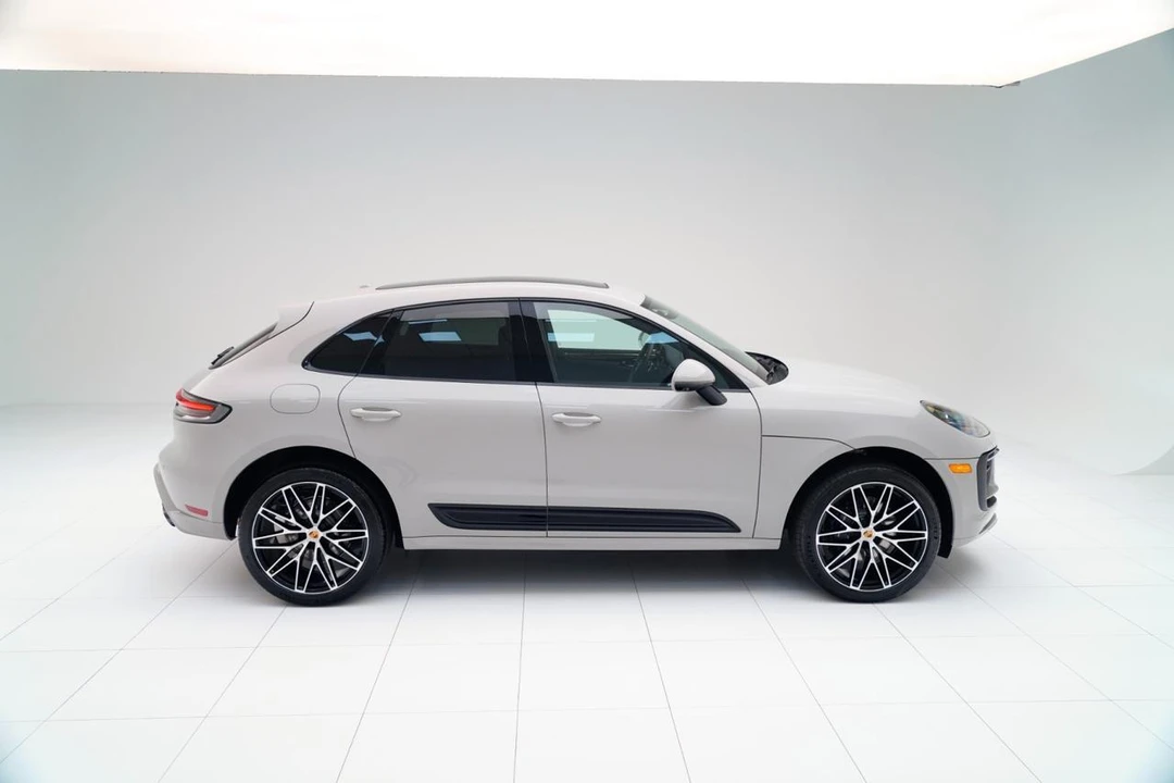 2026 Porsche Macan - Image 8 of 28
