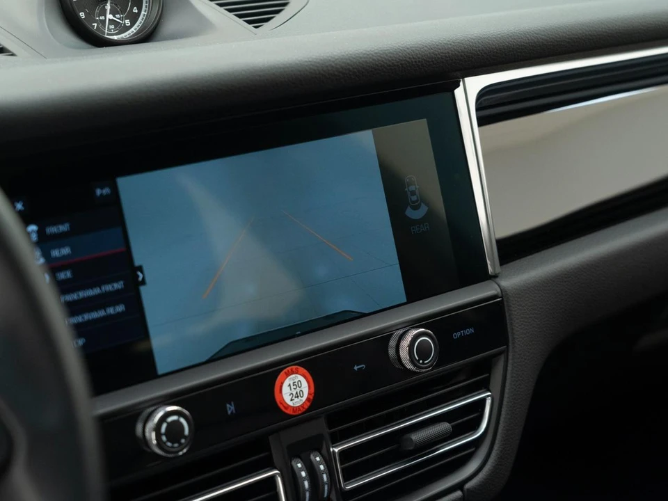 2026 Porsche Macan - Image 24 of 28