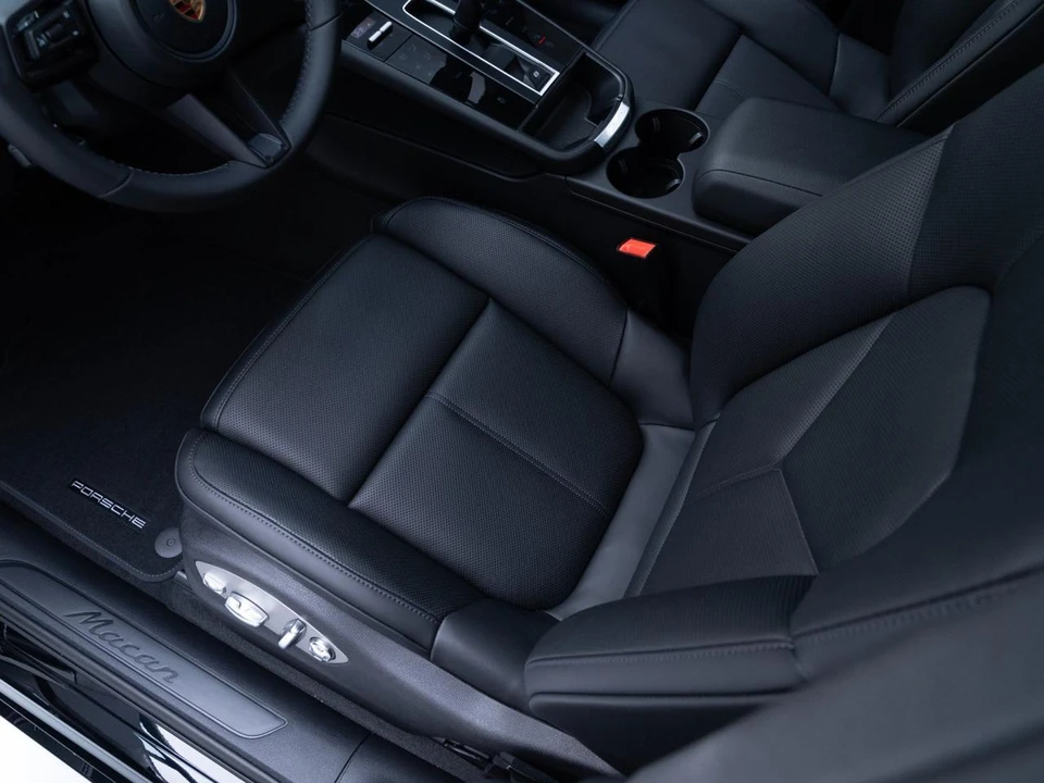 2026 Porsche Macan - Image 15 of 28
