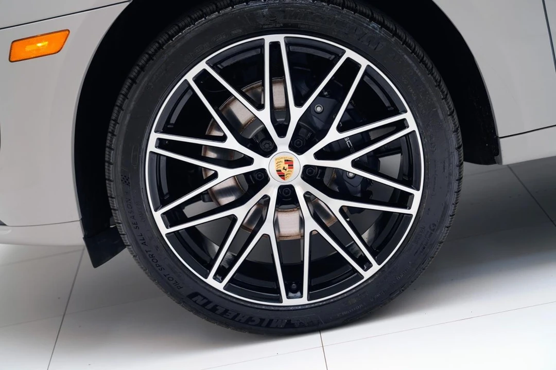 2026 Porsche Macan - Image 12 of 28