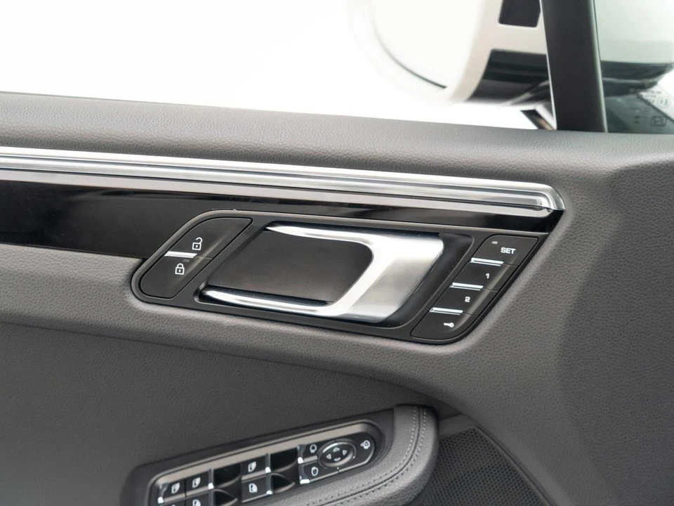 2026 Porsche Macan - Image 21 of 28