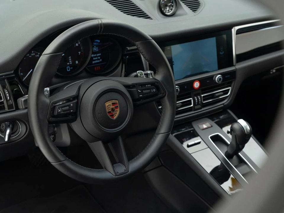 2026 Porsche Macan - Image 19 of 28