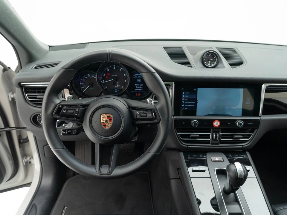 2026 Porsche Macan - Image 28 of 28