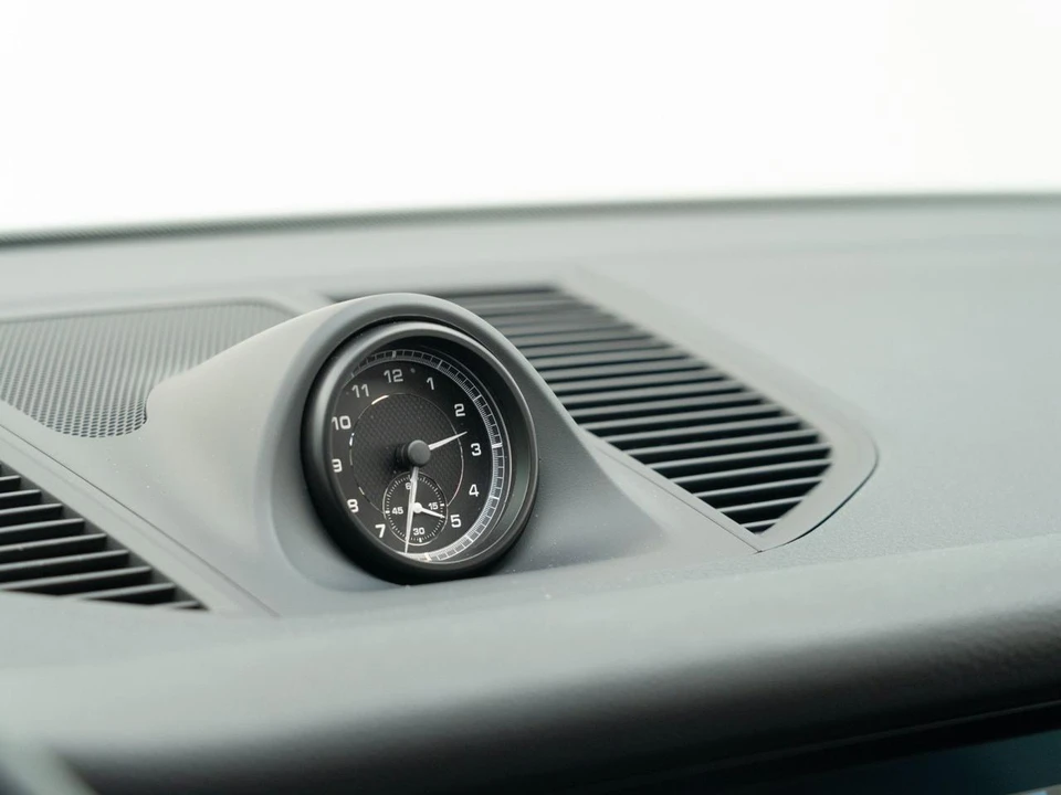 2026 Porsche Macan - Image 23 of 28