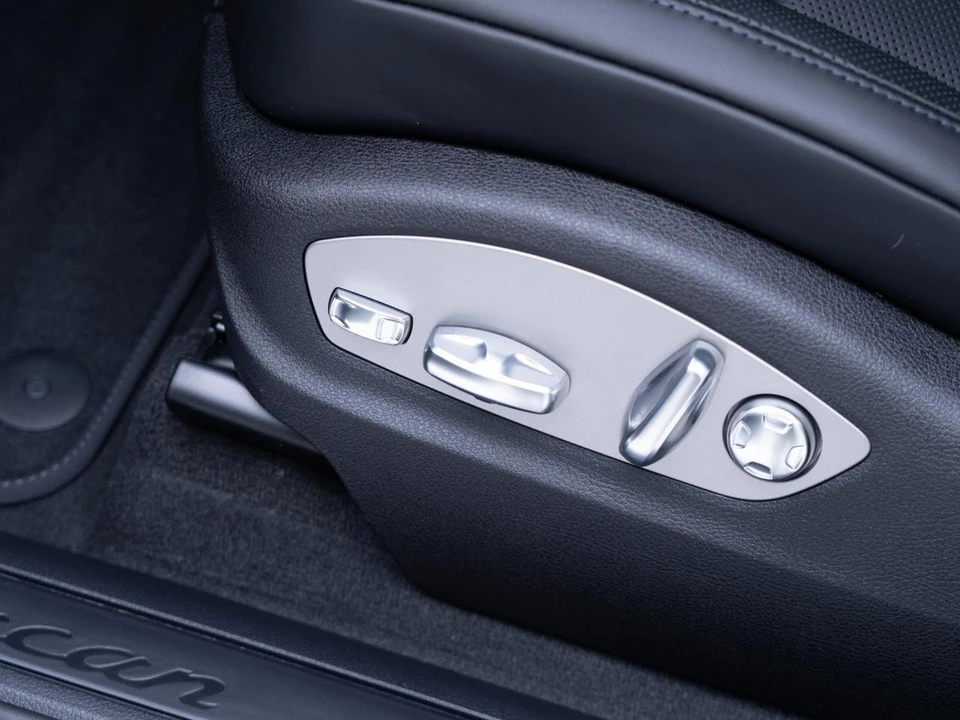 2026 Porsche Macan - Image 14 of 28