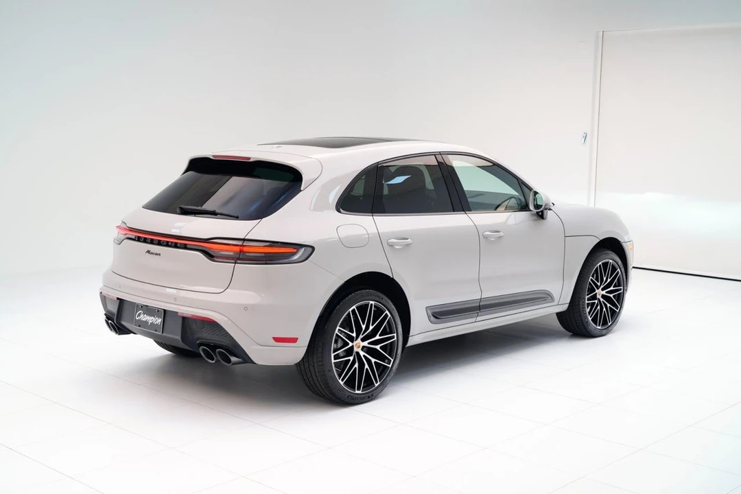 2026 Porsche Macan - Image 9 of 28