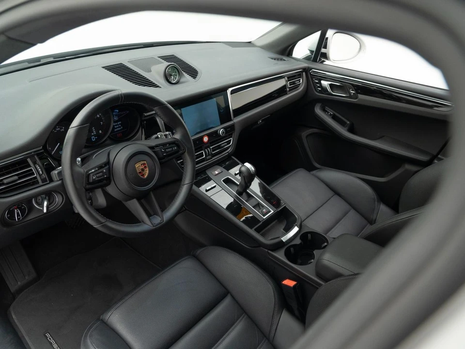 2026 Porsche Macan - Image 4 of 28