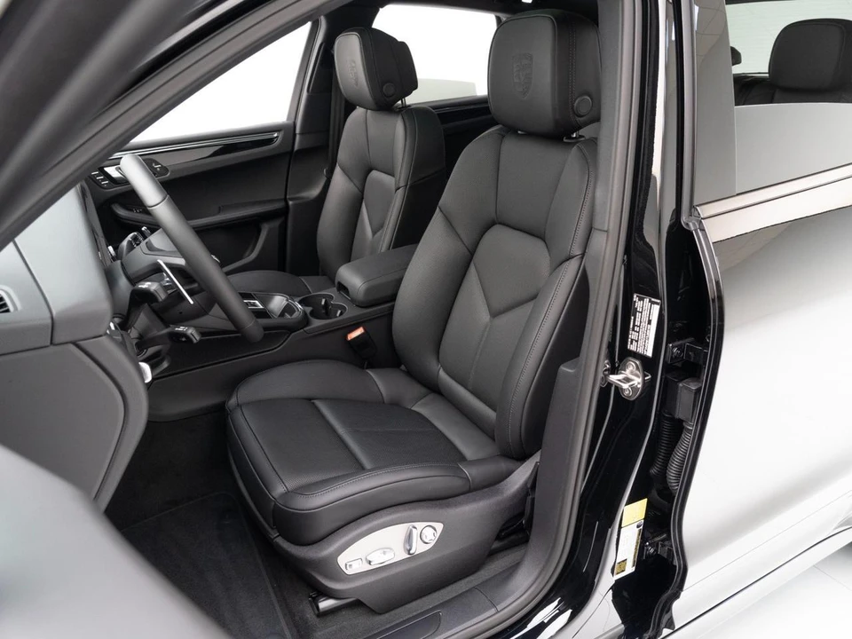 2026 Porsche Macan - Image 5 of 28