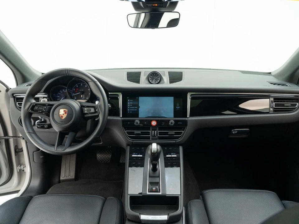 2026 Porsche Macan - Image 16 of 28