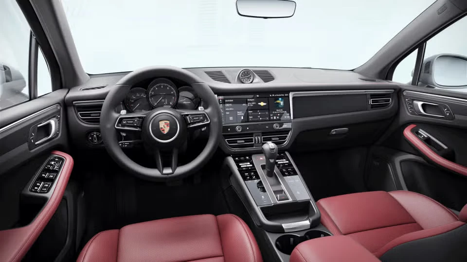 2026 Porsche Macan - Image 27 of 31
