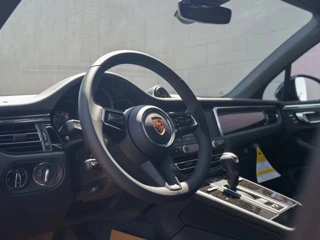 2026 Porsche Macan Electric - Image 4 of 5