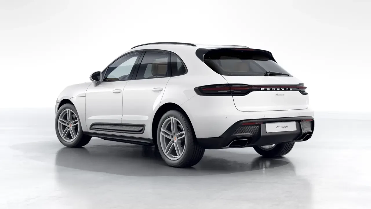 2026 Porsche Macan - Image 24 of 31