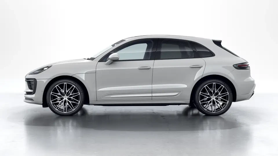2026 Porsche Macan - Image 15 of 31