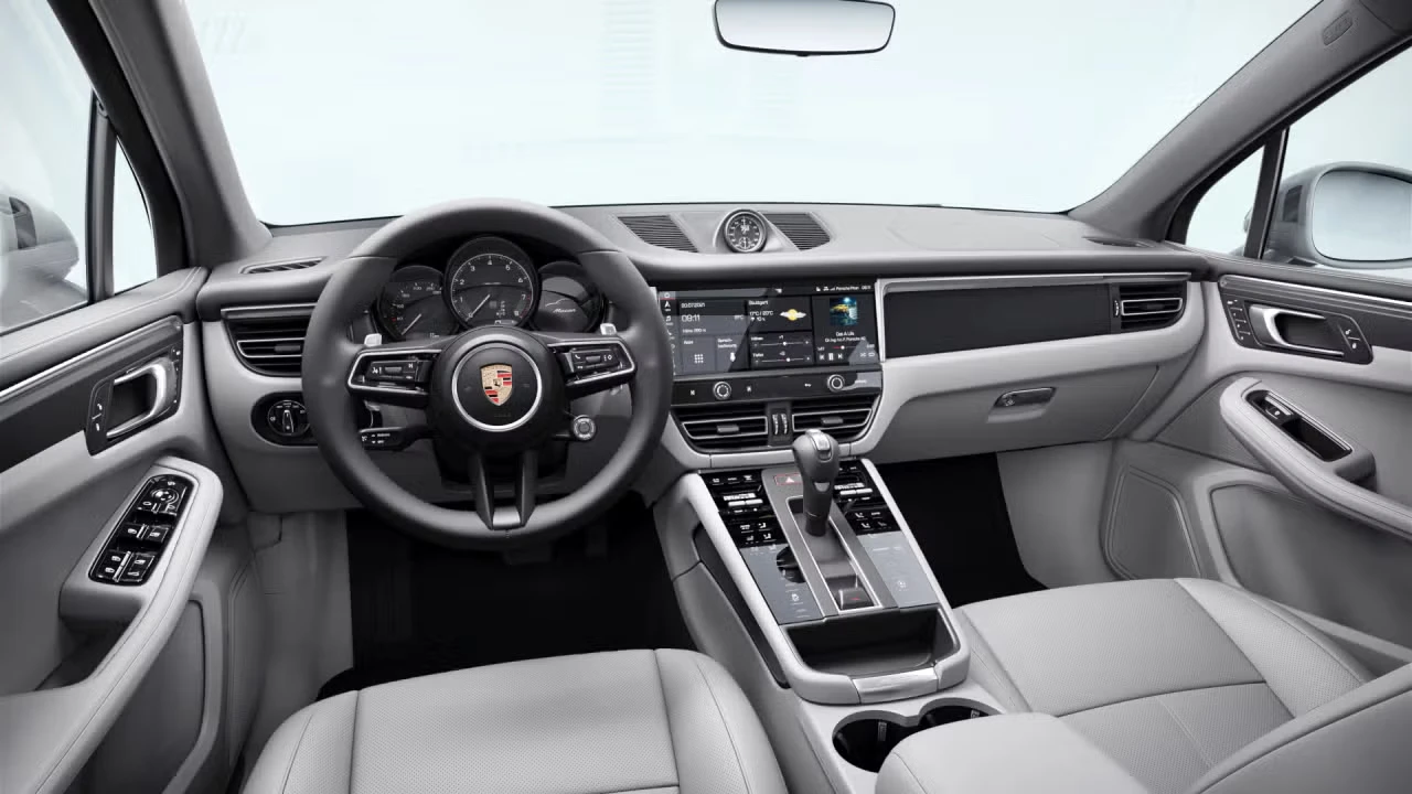 2026 Porsche Macan - Image 28 of 31