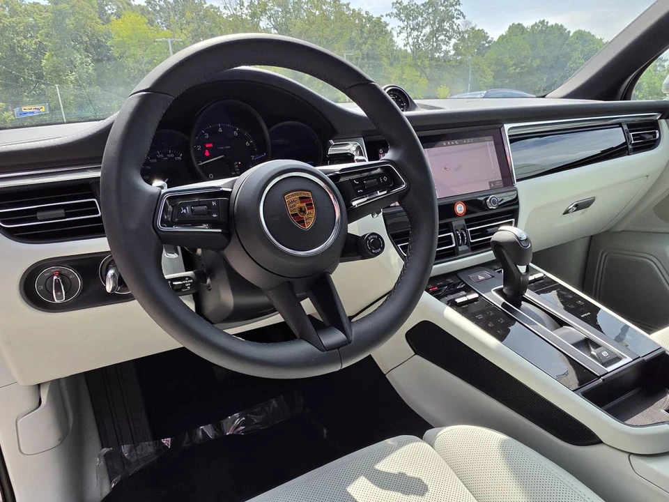 2026 Porsche Macan Electric - Image 4 of 4