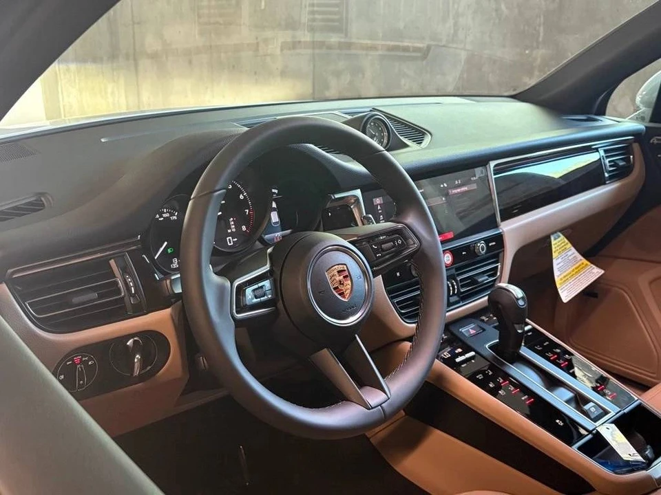 2026 Porsche Macan Electric - Image 4 of 5