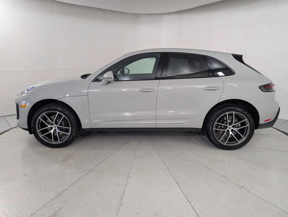 2026 Porsche Macan Electric - Image 2 of 5