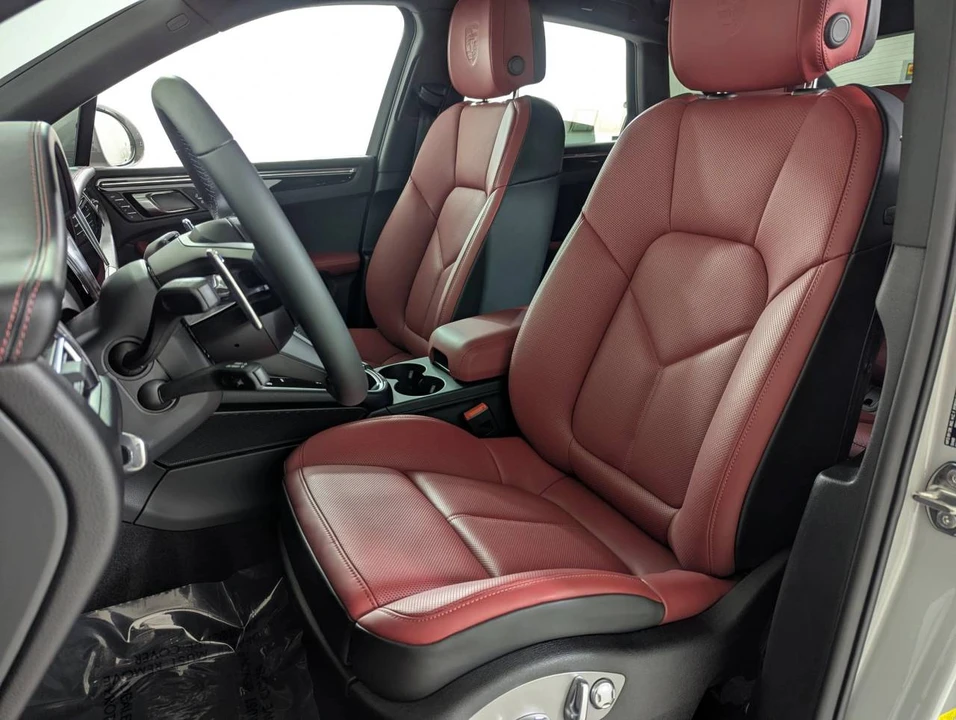 2026 Porsche Macan Electric - Image 5 of 5