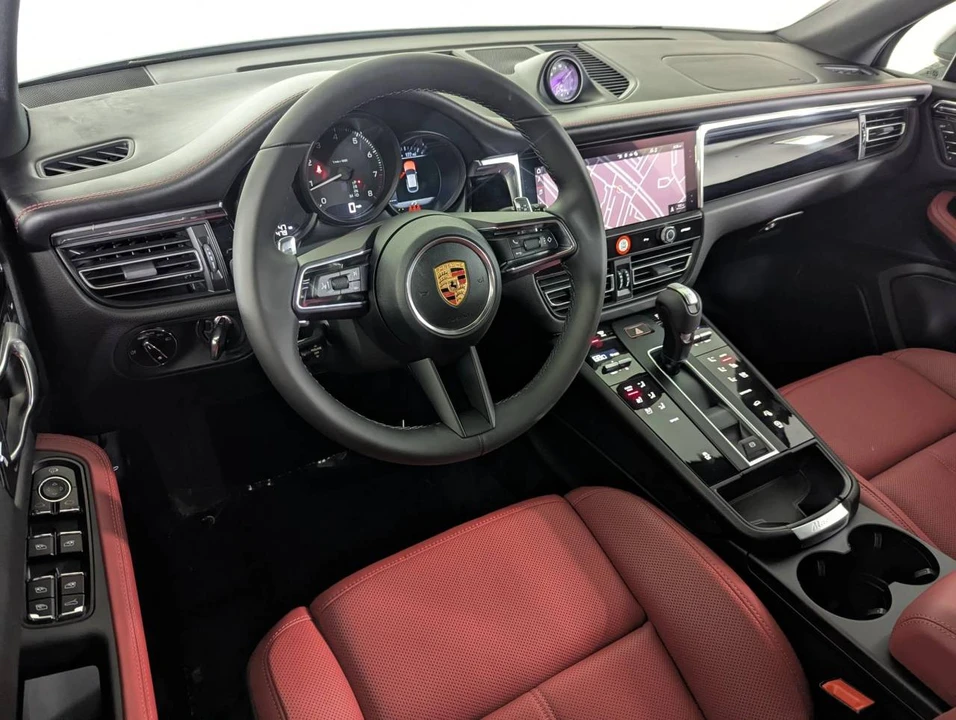 2026 Porsche Macan Electric - Image 4 of 5