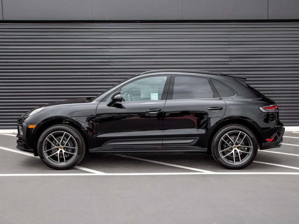 2026 Porsche Macan Electric - Image 2 of 5