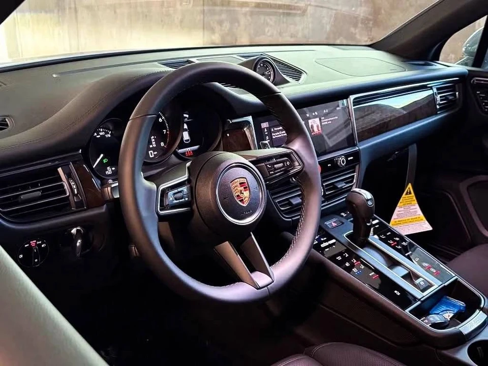 2026 Porsche Macan Electric - Image 4 of 5