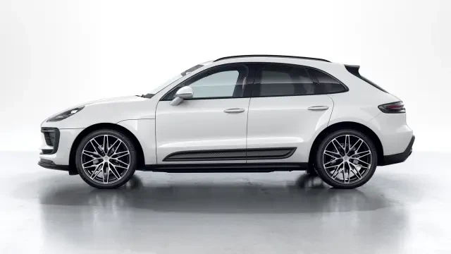 2026 Porsche Macan - Image 14 of 30