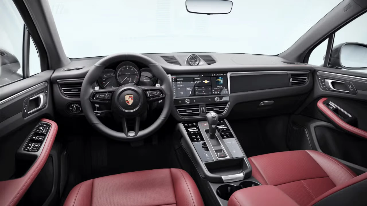2026 Porsche Macan - Image 28 of 30