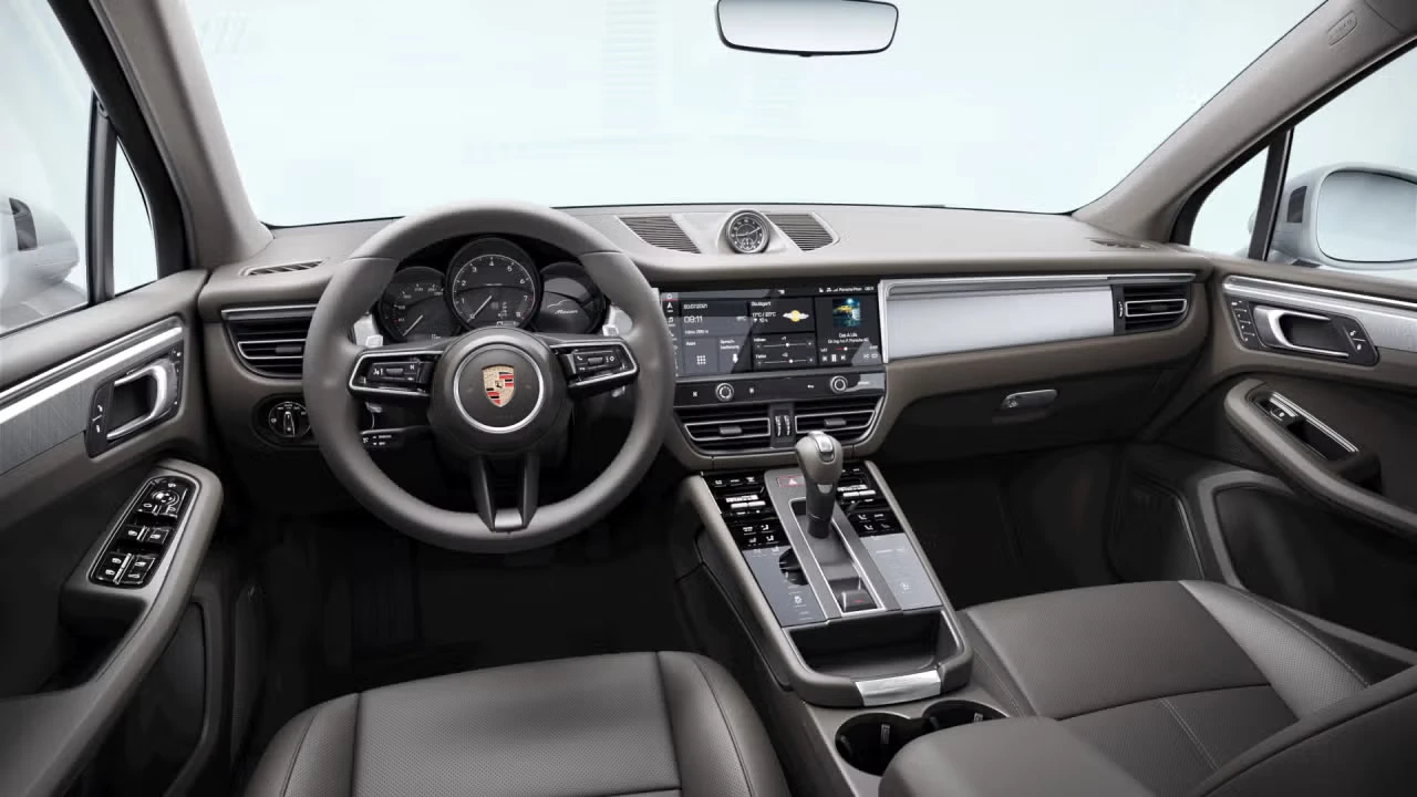 2026 Porsche Macan - Image 28 of 30