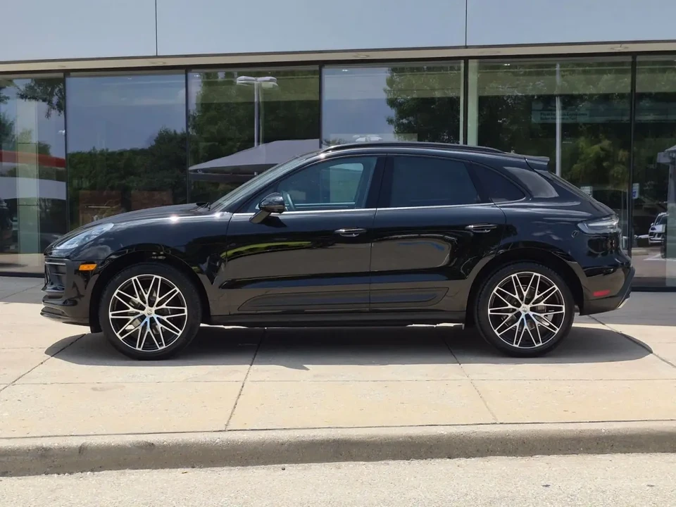 2026 Porsche Macan Electric - Image 16 of 31