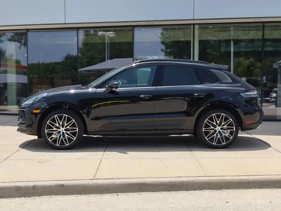 2026 Porsche Macan Electric - Image 15 of 31