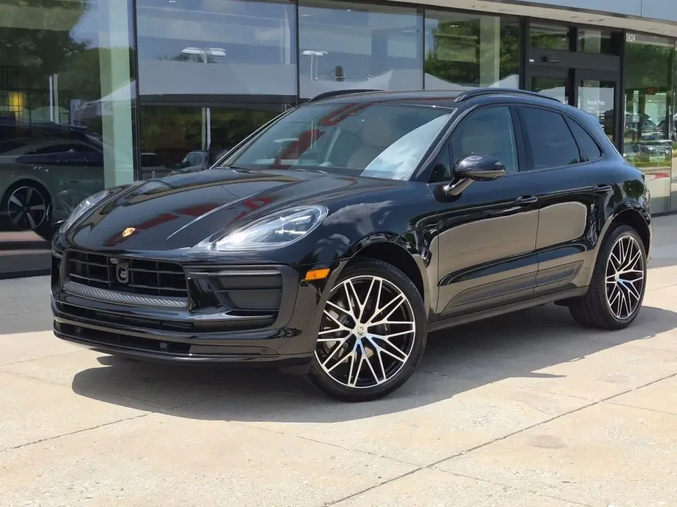 2026 Porsche Macan Electric - Image 7 of 31