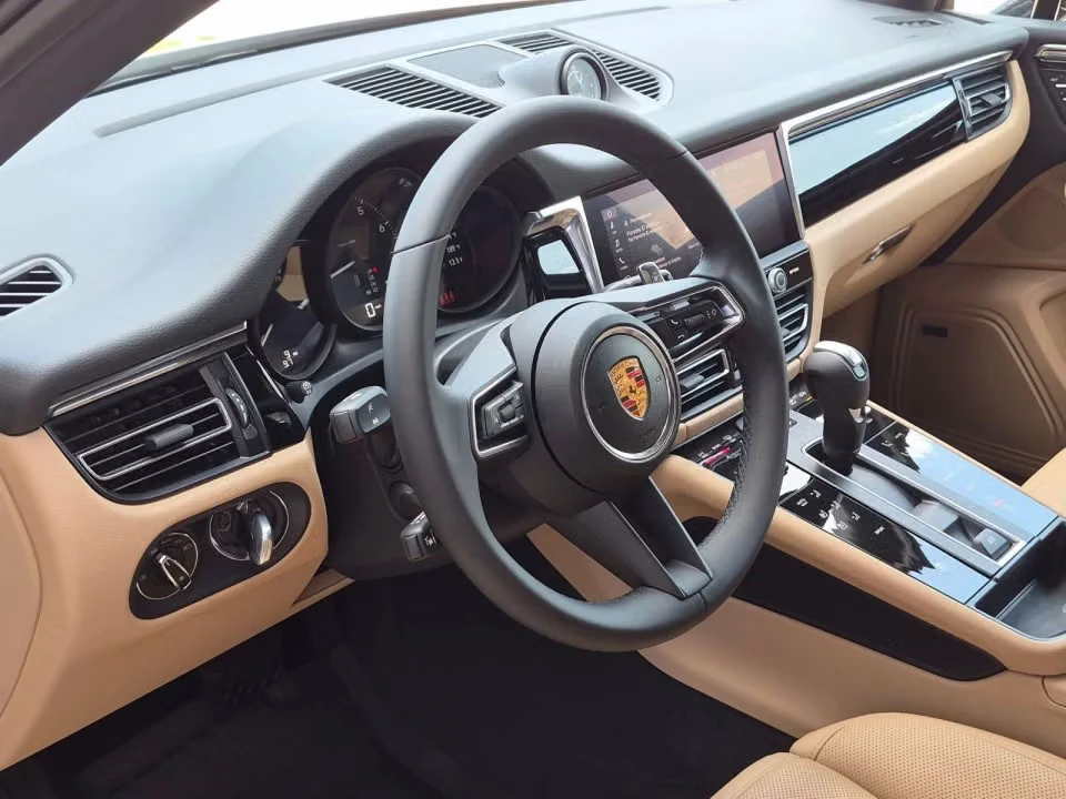 2026 Porsche Macan Electric - Image 27 of 31