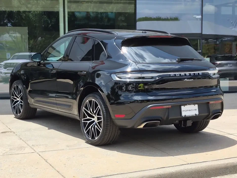 2026 Porsche Macan Electric - Image 23 of 31