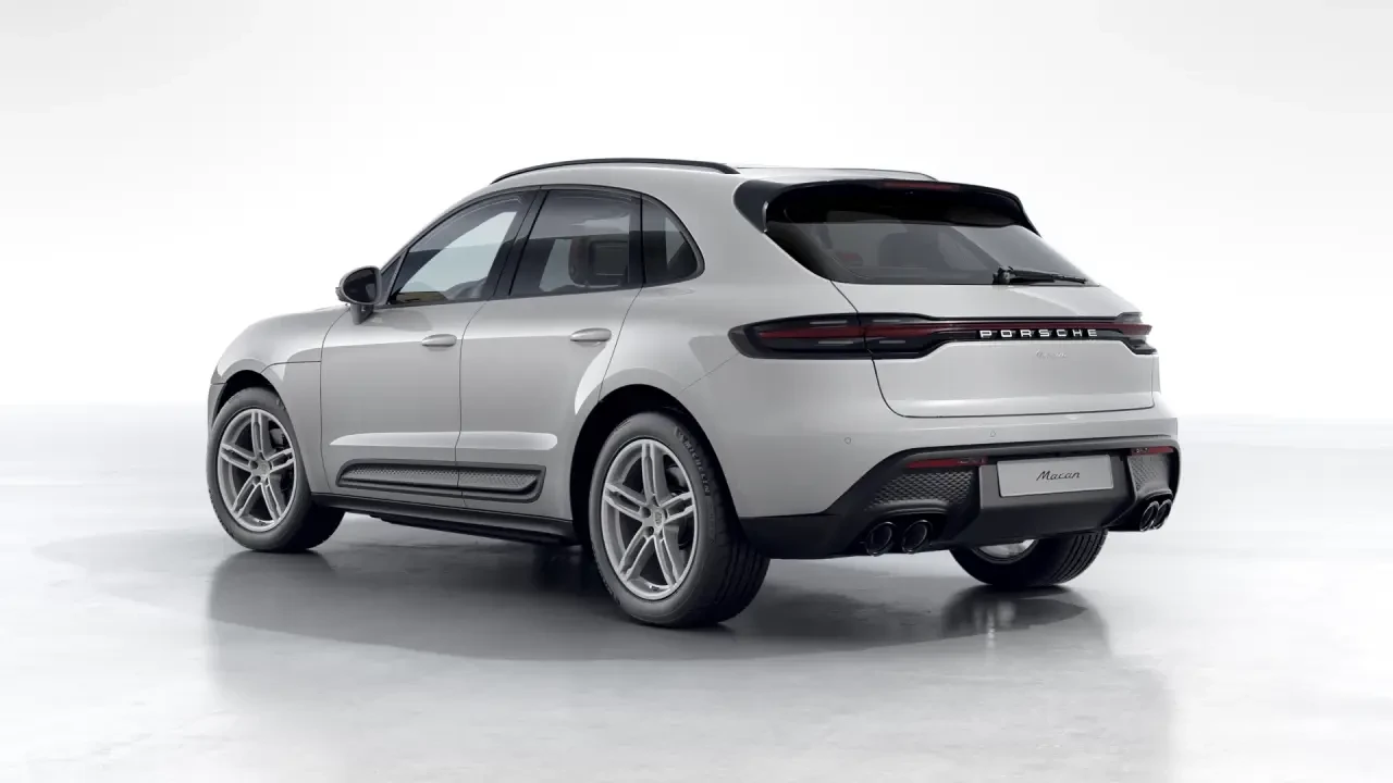 2026 Porsche Macan - Image 24 of 30