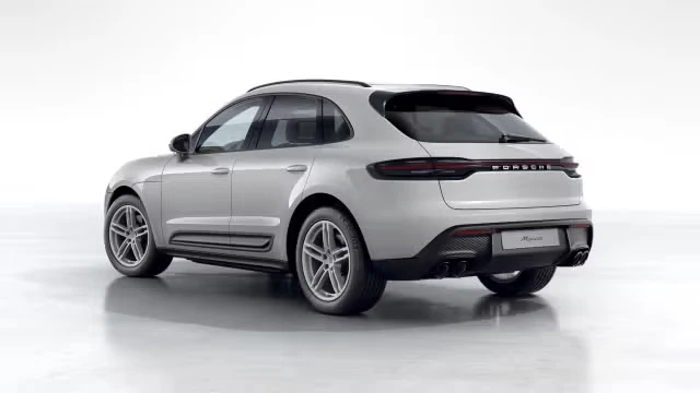 2026 Porsche Macan - Image 18 of 30