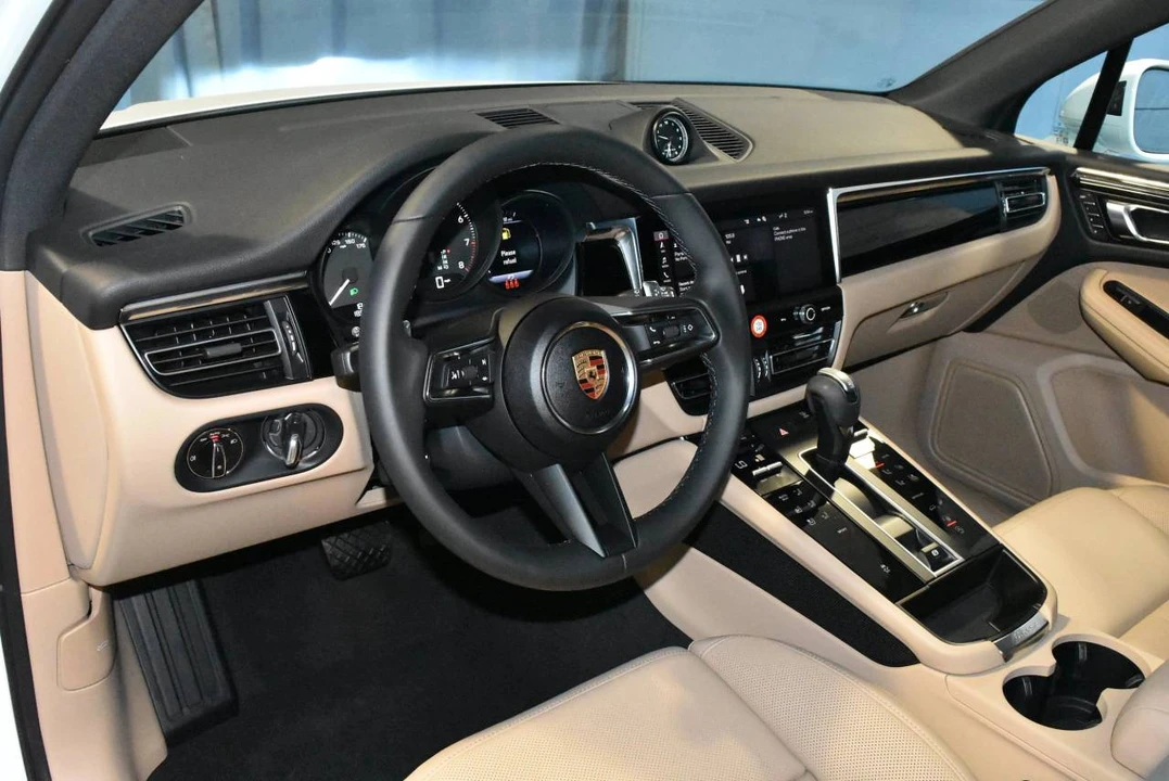 2026 Porsche Macan Electric - Image 4 of 4