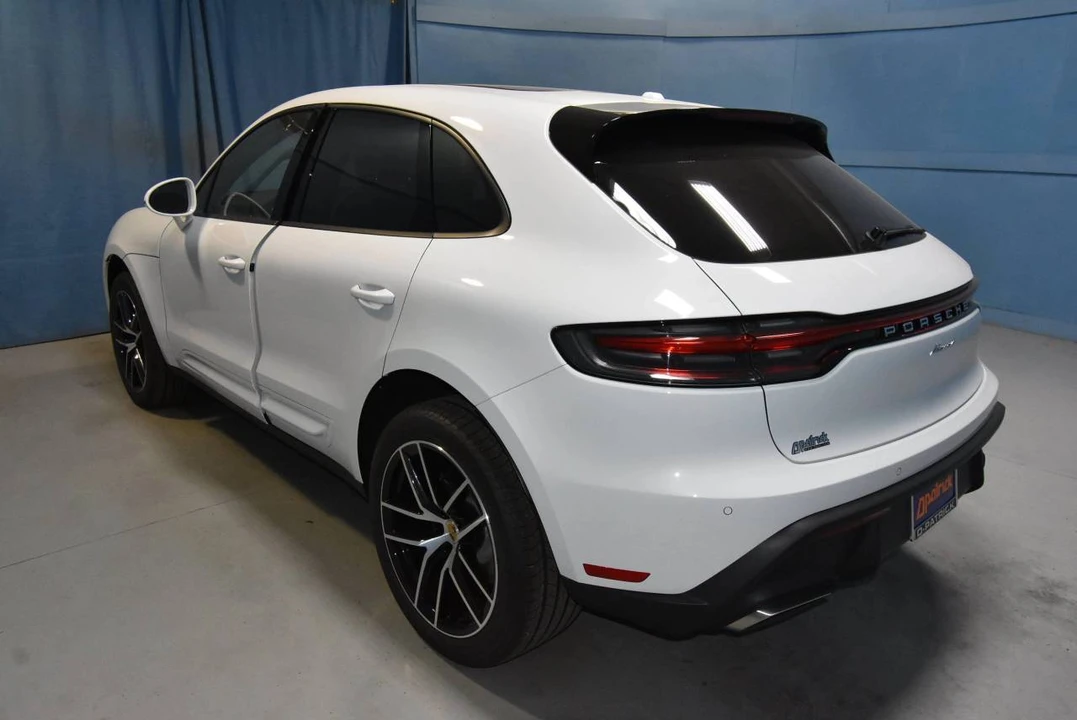 2026 Porsche Macan Electric - Image 3 of 4