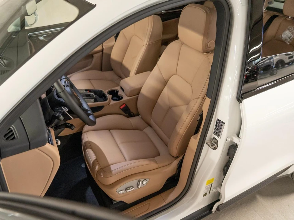 2026 Porsche Macan Electric - Image 5 of 27