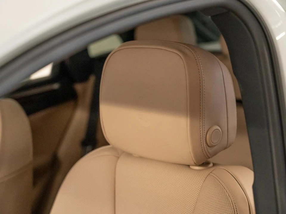 2026 Porsche Macan Electric - Image 24 of 27