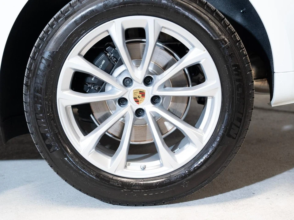 2026 Porsche Macan Electric - Image 11 of 27