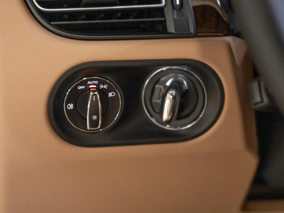 2026 Porsche Macan Electric - Image 23 of 27