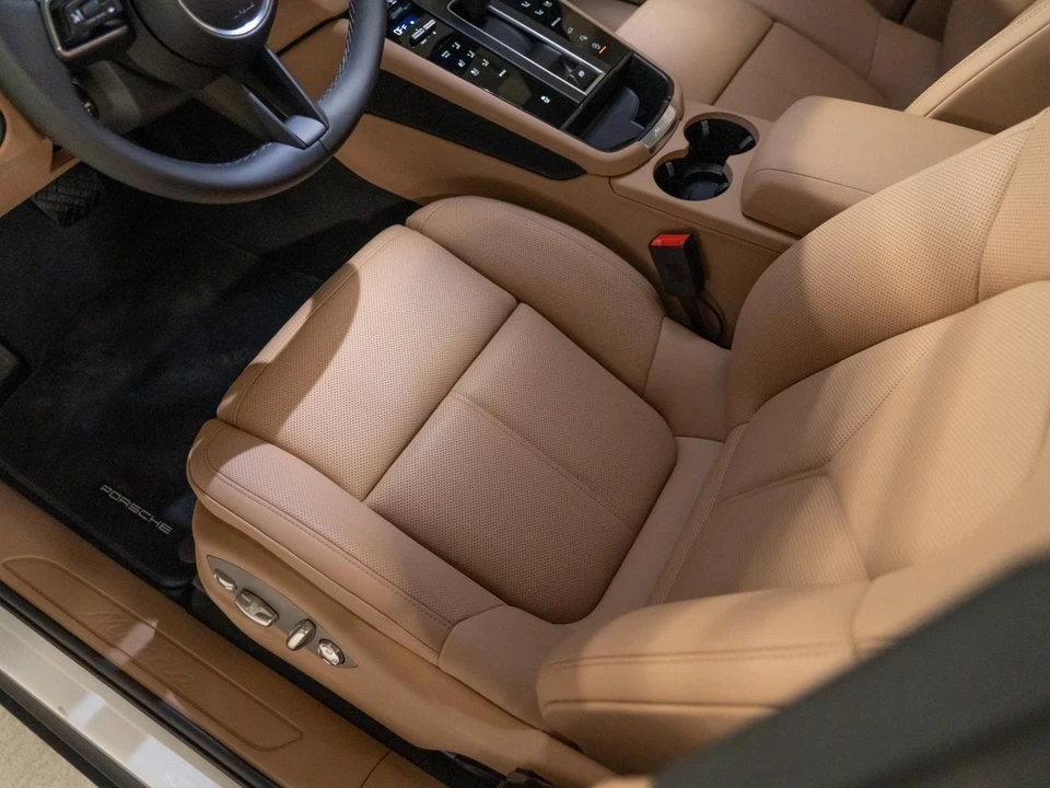2026 Porsche Macan Electric - Image 14 of 27