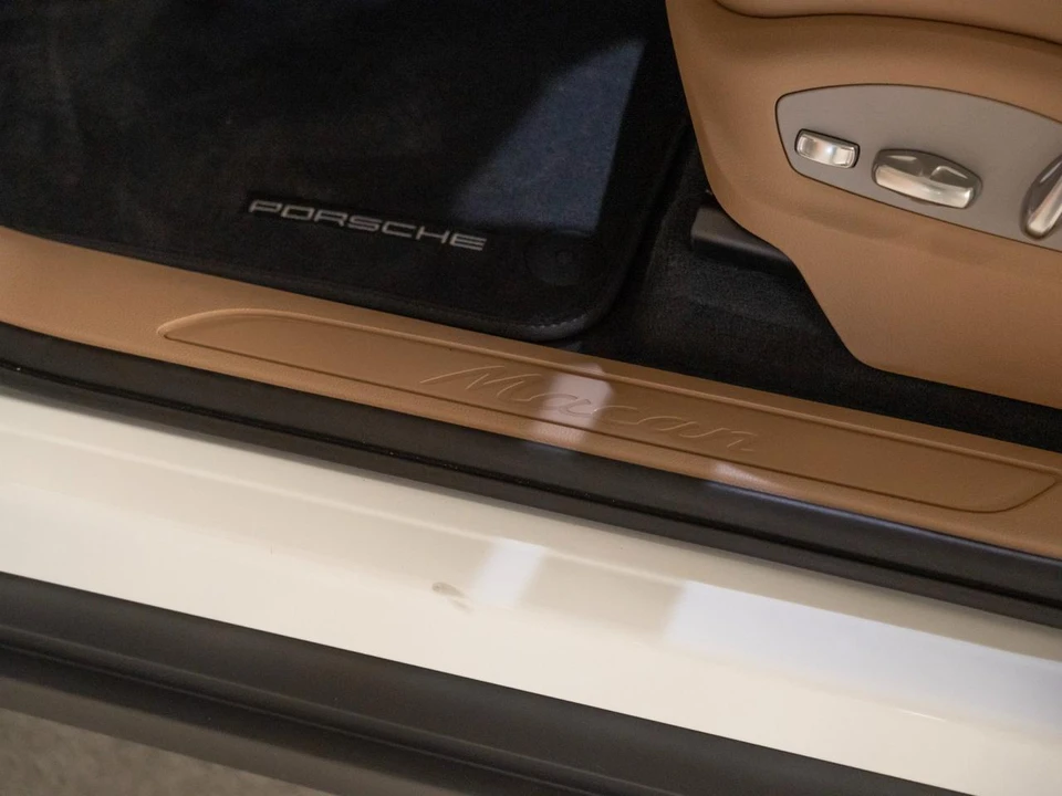 2026 Porsche Macan Electric - Image 12 of 27