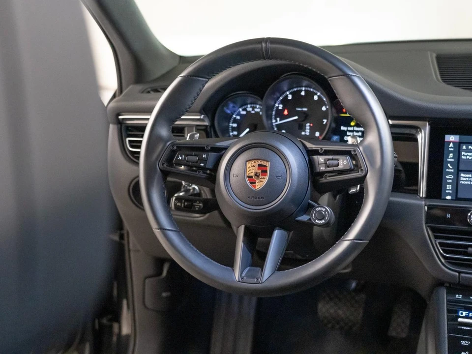 2026 Porsche Macan Electric - Image 26 of 29