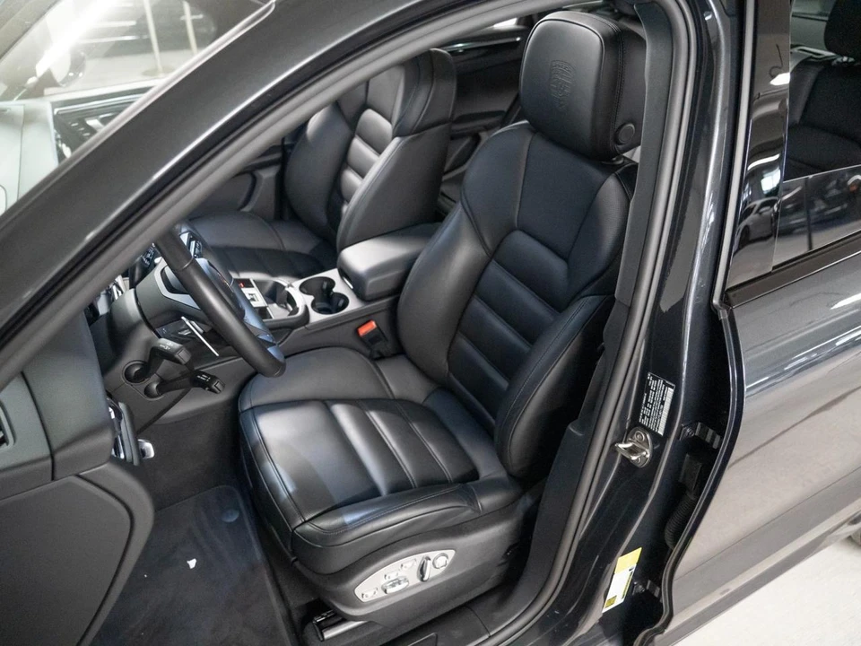 2026 Porsche Macan Electric - Image 6 of 29