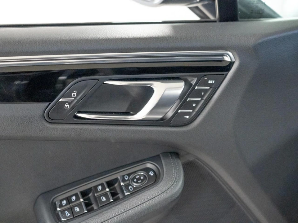 2026 Porsche Macan Electric - Image 16 of 29