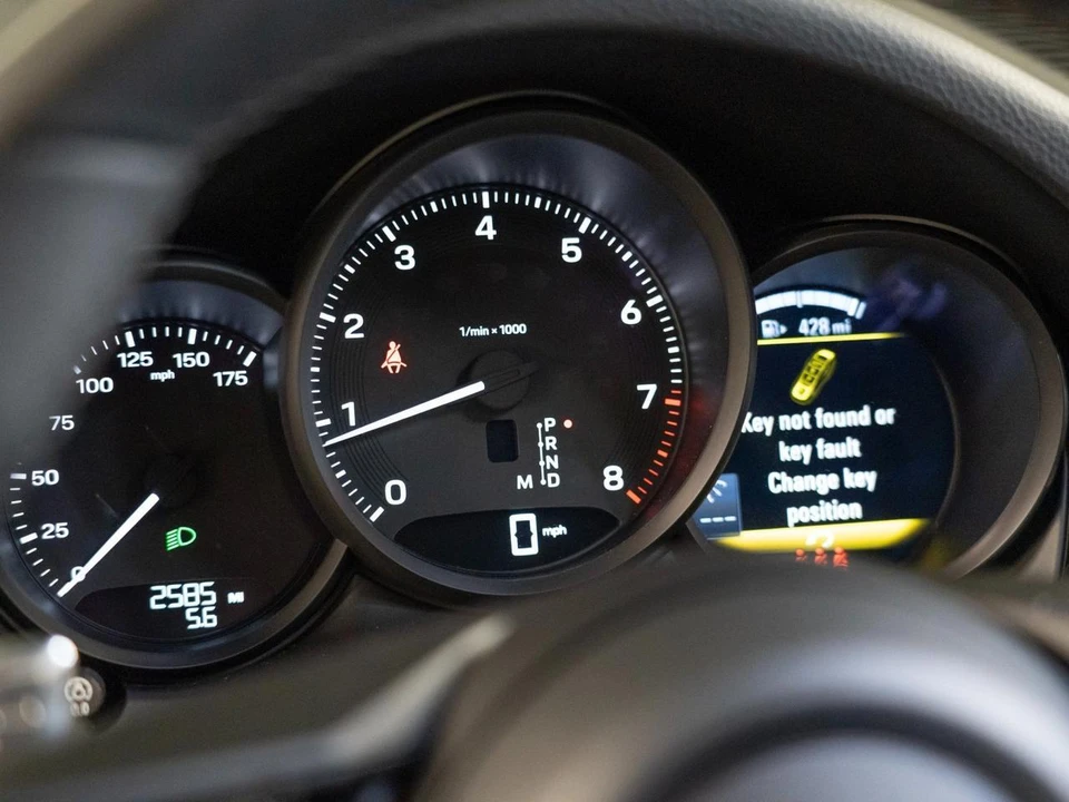 2026 Porsche Macan Electric - Image 18 of 29